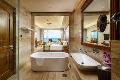 Deluxe Double Room Araliya Beach Resort and Spa Photo
