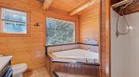 Romantic Creekside Cabin only 3 miles from Downton Bryson City!