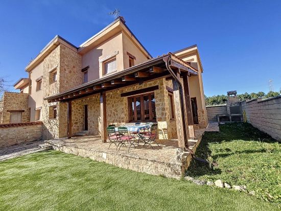 Retiro sereno en una casa de campo en Casla, España