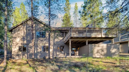 Quail by Avantstay Great Location + Game Room, Hot Tub, & Deck!