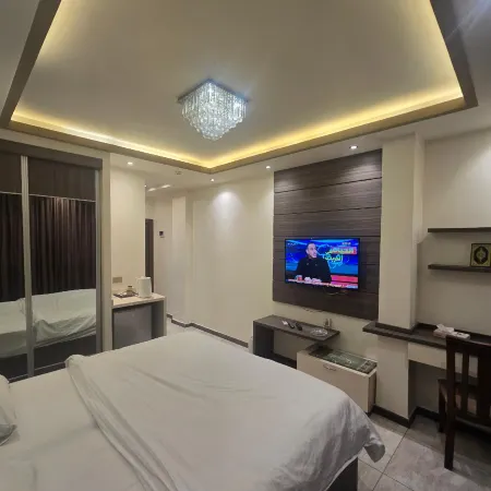 Seven Days Hotel