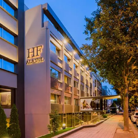 HF Tuela Ala Sul Отели рядом с достопримечательностью «Издательство Porto Editora»