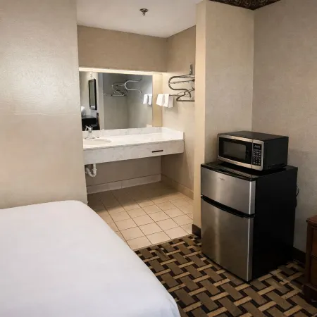 Spring Place Inn & Suites