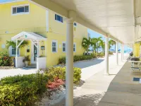 A Tropical Breeze Beach Club - Anna Maria Island Hotels in Holmes Beach