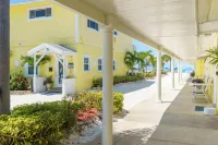 A Tropical Breeze Beach Club - Anna Maria Island