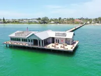 A Tropical Breeze Beach Club - Anna Maria Island Hotels in Holmes Beach