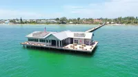 A Tropical Breeze Beach Club - Anna Maria Island