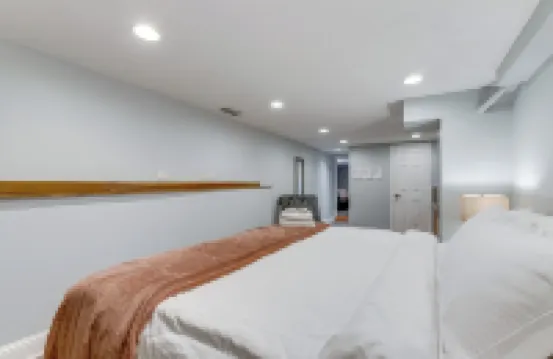 距庫爾斯球場1英里：舒適的丹佛開間帶露台！