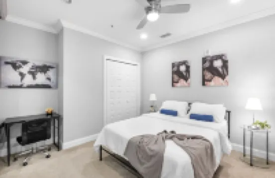 Stylish Rooftop Pool and Fitness Center - Chic Urban Escape