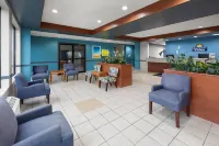 Days Inn & Suites by Wyndham Seaford - parking