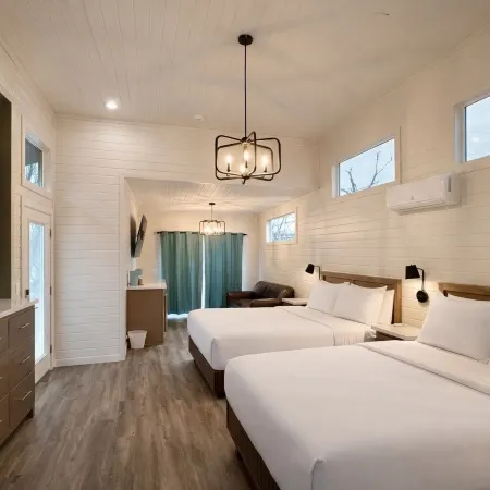 Luxury Tiny Homes - Deluxe King Room Hotels in Page