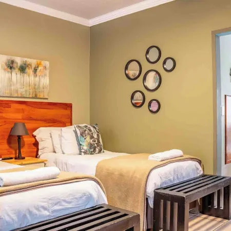 Sunrock Guesthouse Отели рядом с достопримечательностью «Императорский дворец»