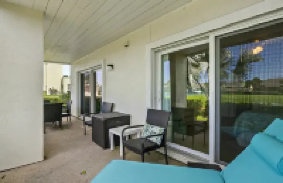 Garden-level Condo With Patio, 2 Pools, Gym, Tennis & Sauna - Steps to the Beach