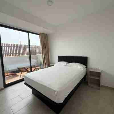 JoLi Beach House - Spacious Ground Floor T2 Apartment Rooms