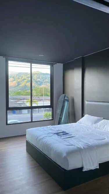 ห้องคอมฟอร์ตพร้อมระเบียงและวิวภูเขา(เตียงคิงไซส์)