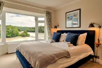 Stunning Waterfront Retreat With Hot Tub, No Deposit - balcony