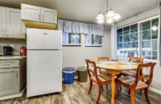 俄羅斯河度假屋！古爾恩維爾林間平房