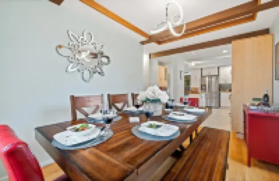 Quiet-HotTub-0.5 mi 2 Airport-Food, Shopping, Fun! Fifa-Walk 2 Light Rail