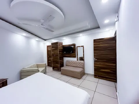 Hotel Royal - Laxmi Nagar Metro Gate 5 Các khách sạn ở 