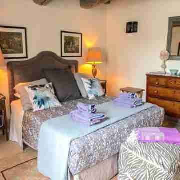 Heated Pool Apartment in Uzes Rooms