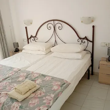 Duplex Apartment, with private garden, in quiet complex