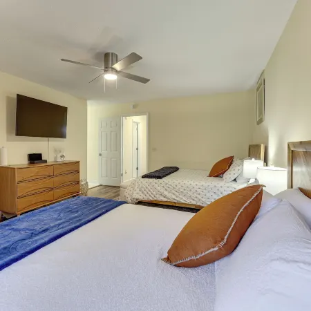Great for Families! Quiet Auburn Getaway w/ Deck