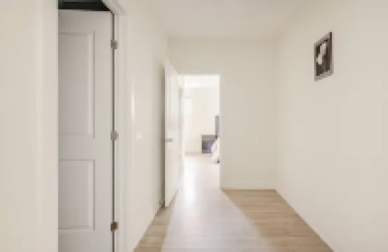 Serene Oakville Retreat - Modern 2-Bedroom Apartment