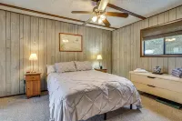 Poconos Retreat in The Hideout Lake Community! - Wifi
