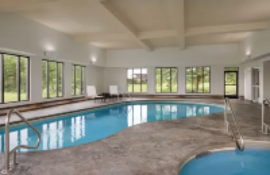 La Quinta Inn & Suites by Wyndham Springfield Airport Plaza