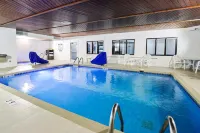 GrandStay Hotel & Suites - piscina