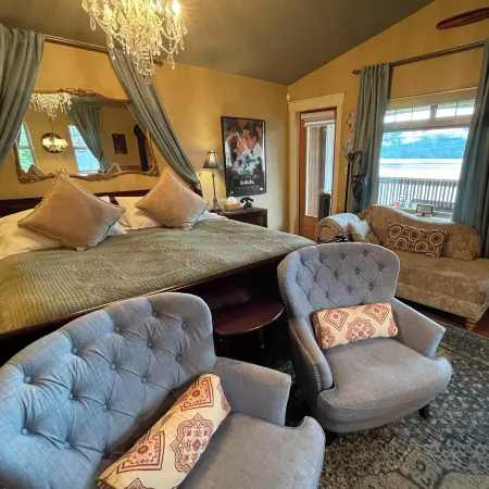 The Tuwanek Hotel and Spa
