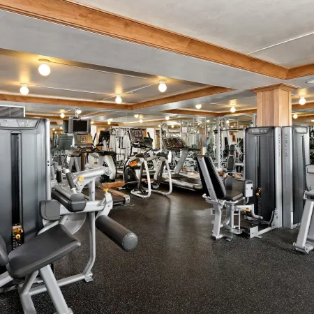 Comfortable & Modern 2 Bedroom Apartments - Right on the Slopes!