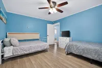 Sanctuary by the Shore, Unique Stay W/ Hot Tub by Lake MI