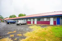 Budget Inn by OYO Palestine TX Hwy 79 - parking