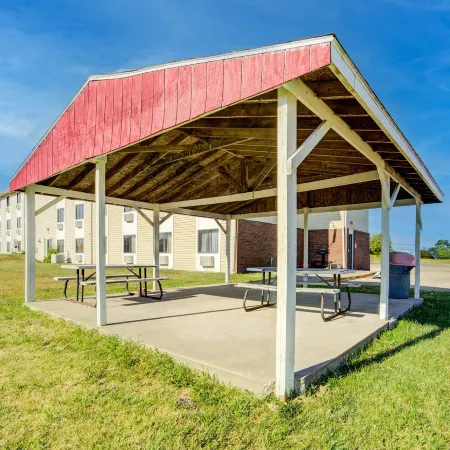 Capital O Amerihost Inn and Suites Kingdom City Hwy 54 MO