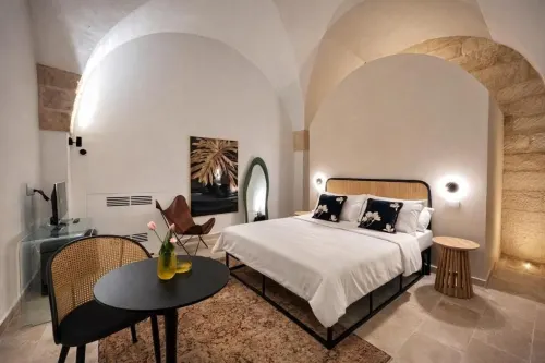 CAVA Urban Relais & Pool