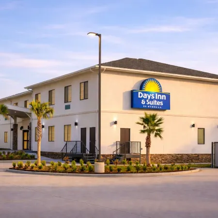 Days Inn & Suites by Wyndham Greater Tomball