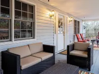 Asheville Cottage Retreat by AvantStay Hotels in Fairview