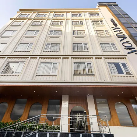 MONDAY PREMIUM Madhapur Отели рядом с достопримечательностью «Торговый центр Inorbit»
