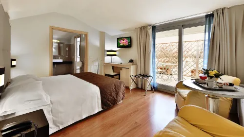 Regal Hotel & Apartments - 3-Sterne