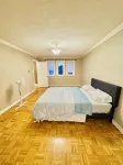 Luxury house 7 bdrms - near airport, sq 1, Private Backyard