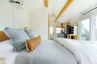 Casita: Near Wineries & Keuka Lake: 100"