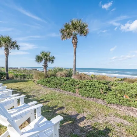Lakefront Villa 1min to Beach with Golf Course & Lake Views | Heated pool