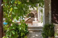 Elia Woodstone Houses - Villas