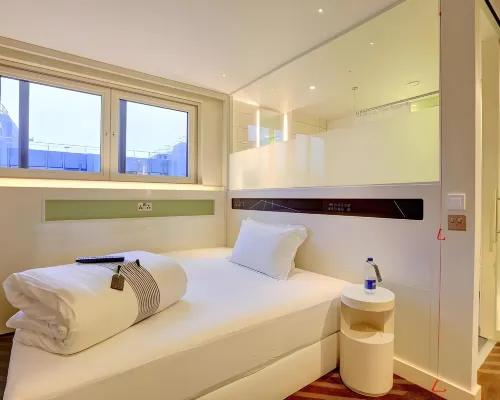 Hub by Premier Inn London Westminster Abbey Hotel Hotels near St. James
