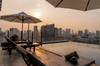 Botum Domrey Hotel - مسبح على السطح