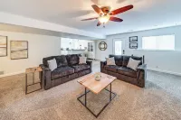 4 Mi to K-state! Modern Garden-level Apt - Homestays
