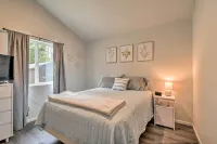 Cozy Cottage on the Coast Near Downtown Westport! - Wifi