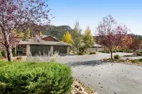 3BR Three-story Home With Epic Mountain Views & Fireplace - 4 stjerner