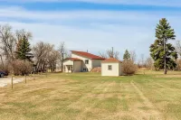 Peaceful Prairie Living! Rural Willow City Apt - Alloggi